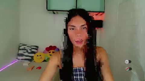 Snapshot of pinay_blezy69 chatting on 02-25-26, 01:37 Blezy online show from 02-25-26, 01:37