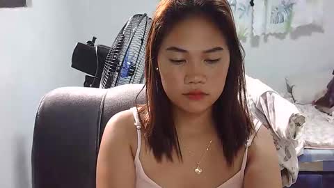 Snapshot of pinayligaya22 chatting on 10-11-25, 06:34 JOY online show from 10-11-25, 06:34