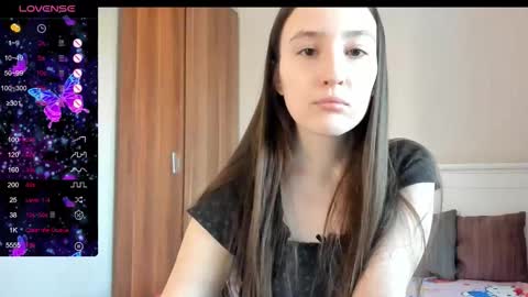 Snapshot of pingviluly chatting on 10-23-25, 10:14 pingviluly online show from 10-23-25, 10:14