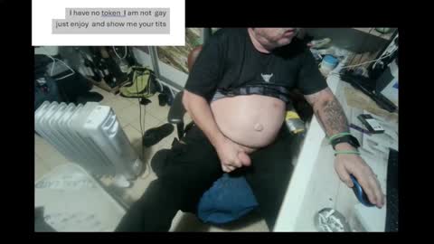 Snapshot of pini_z chatting on 12-24-24, 09:00 pini_z online show from 12-24-24, 09:00