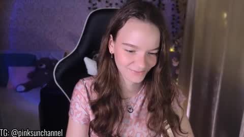 Snapshot of pink__sun chatting on 11-26-25, 07:15 Stephanie online show from 11-26-25, 07:15