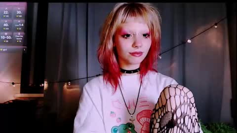 Snapshot of pink_k1tty chatting on 10-15-25, 01:06 pink_k1tty online show from 10-15-25, 01:06