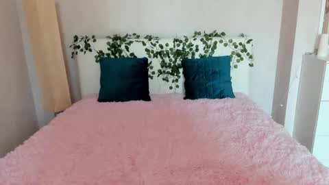 pink_lila18 online show from 09-19-25, 09:00