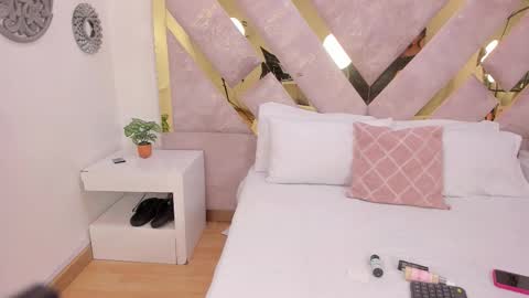 Pink Soul  online show from 11-17-25, 09:42