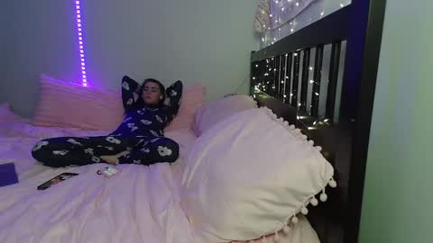 pink_tv online show from 11-03-25, 01:19