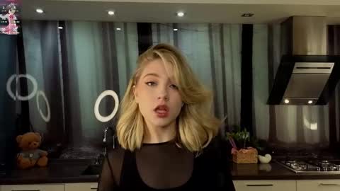 Snapshot of pinkadele chatting on 02-19-25, 10:23 Adele online show from 02-19-25, 10:23