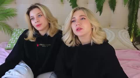 Snapshot of pinkadele chatting on 10-21-25, 09:10 Adele online show from 10-21-25, 09:10