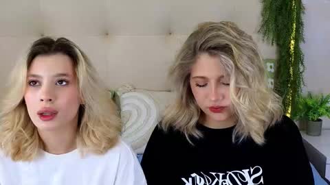 Snapshot of pinkadele chatting on 11-11-25, 08:03 Adele online show from 11-11-25, 08:03