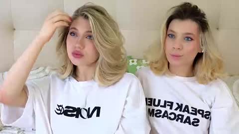 Snapshot of pinkadele chatting on 11-21-25, 08:24 Adele online show from 11-21-25, 08:24