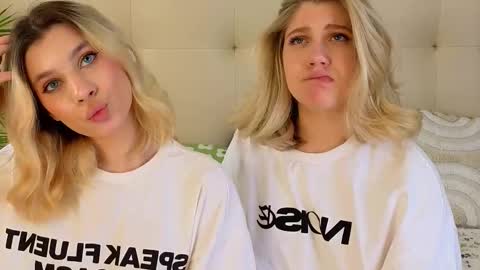 Snapshot of pinkadele chatting on 12-04-25, 10:51 Adele online show from 12-04-25, 10:51