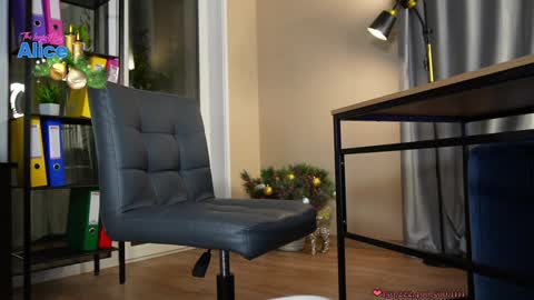 Alice   online show from 01-06-25, 03:08