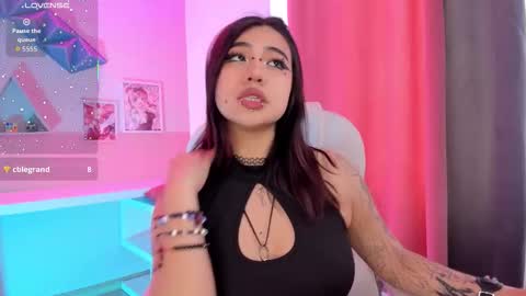 Snapshot of pinkk_demon chatting on 09-11-25, 01:11 PINKK online show from 09-11-25, 01:11