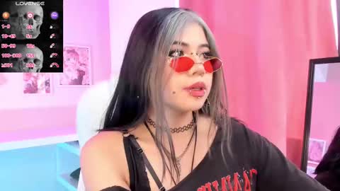Snapshot of pinkk_demon chatting on 10-01-25, 02:12 PINKK online show from 10-01-25, 02:12