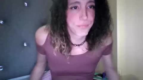 Snapshot of pinkleslie chatting on 02-06-26, 08:18 Leslie online show from 02-06-26, 08:18