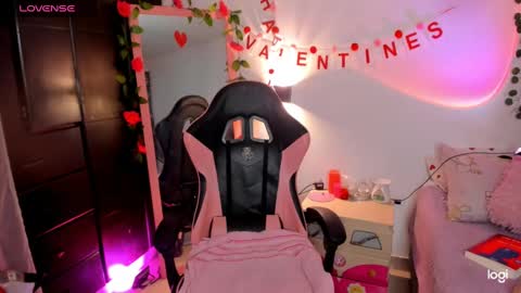 Snapshot of pinkpantherr_ chatting on 02-15-25, 05:19 Sarah .. online show from 02-15-25, 05:19