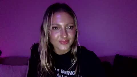 Snapshot of pinksn0wle0pard chatting on 11-15-25, 08:33 pinksn0wle0pard online show from 11-15-25, 08:33