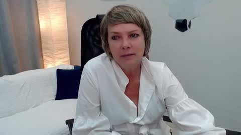 Bella online show from 09-19-25, 04:47