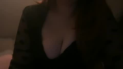 Snapshot of pirdybirdyxo chatting on 09-28-25, 05:35 pirdybirdyxo online show from 09-28-25, 05:35