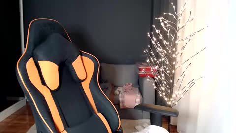 piscesgirl06 online show from 12-10-24, 05:50