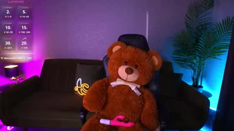 pixiepeachh online show from 12-17-25, 03:18