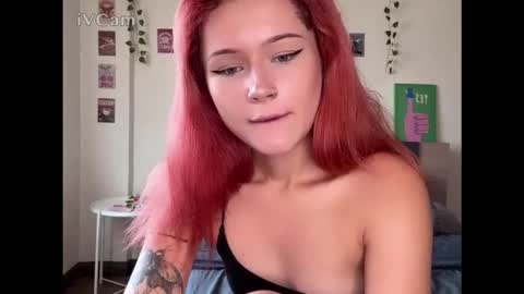 Snapshot of pixieyes0n chatting on 02-19-26, 02:29 Daryl online show from 02-19-26, 02:29