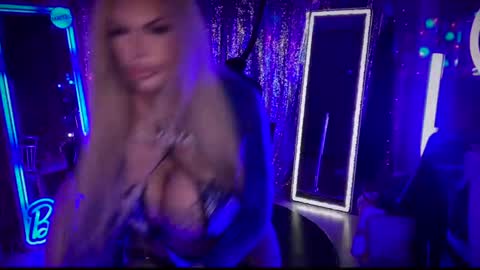 Dumb bimbo fuck doll online show from 01-19-25, 04:22