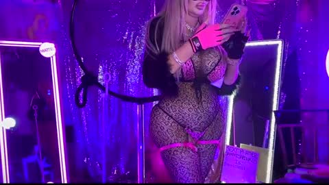 Dumb bimbo fuck doll online show from 01-26-25, 10:55