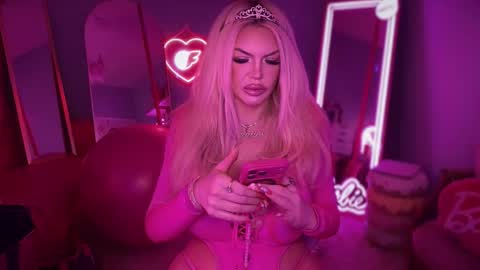 Dumb bimbo fuck doll online show from 09-27-25, 12:15