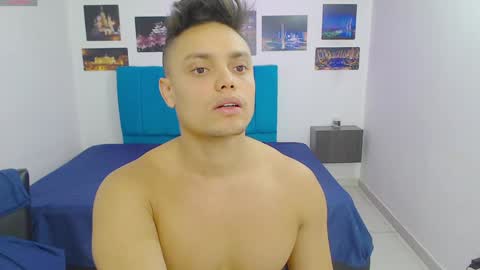 Snapshot of playboy_sex6 chatting on 01-25-25, 04:03 PETER online show from 01-25-25, 04:03