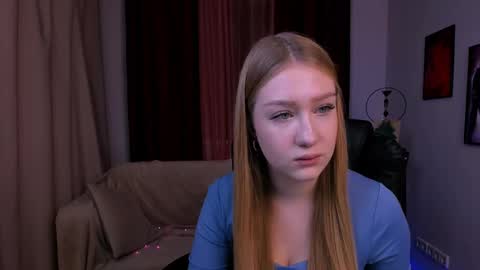Snapshot of playful_sophie chatting on 12-17-24, 11:06 Sophie online show from 12-17-24, 11:06
