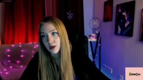 Snapshot of playful_sophie chatting on 01-07-25, 11:35 Sophie online show from 01-07-25, 11:35