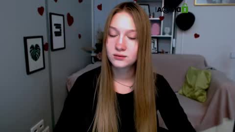 Snapshot of playful_sophie chatting on 02-23-25, 03:40 Sophie online show from 02-23-25, 03:40