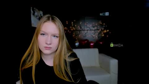 Snapshot of playful_sophie chatting on 03-07-25, 10:24 Sophie online show from 03-07-25, 10:24