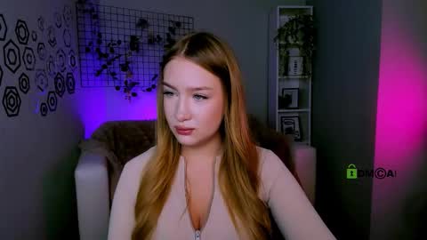 Snapshot of playful_sophie chatting on 10-07-25, 07:33 Sophie online show from 10-07-25, 07:33
