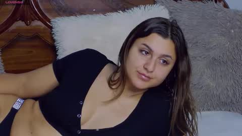 PlayfulNicole online show from 11-26-25, 06:25