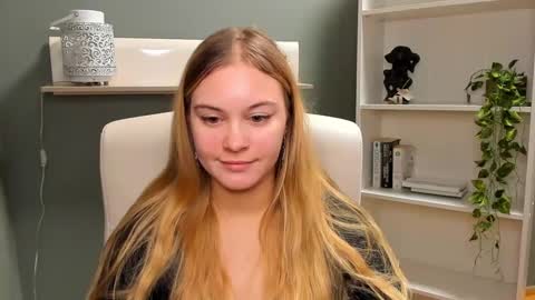 Valeria online show from 12-21-24, 11:11