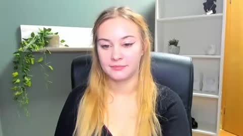 Valeria online show from 01-19-25, 10:50