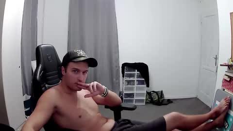 plkrisztian online show from 09-28-25, 04:01