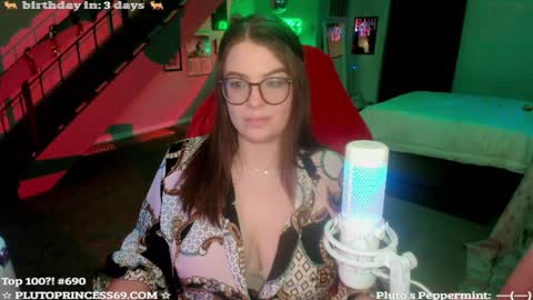Snapshot of plutoprincess69 chatting on 12-04-24, 04:54 Pluto Princess online show from 12-04-24, 04:54