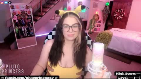 Snapshot of plutoprincess69 chatting on 10-17-25, 05:43 Pluto Princess online show from 10-17-25, 05:43