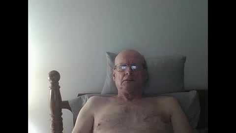 Snapshot of pmb11 chatting on 09-13-25, 04:45 trek 11 online show from 09-13-25, 04:45