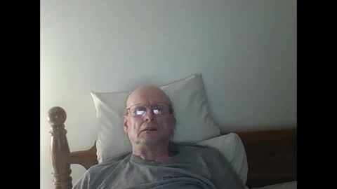 Snapshot of pmb11 chatting on 09-28-25, 05:02 trek 11 online show from 09-28-25, 05:02