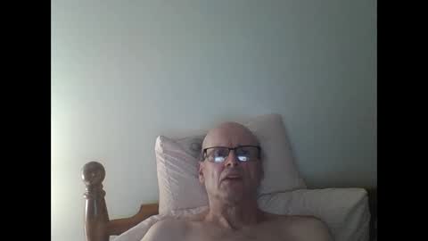 Snapshot of pmb11 chatting on 10-06-25, 02:31 trek 11 online show from 10-06-25, 02:31