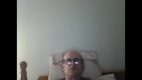 Snapshot of pmb11 chatting on 10-09-25, 04:10 trek 11 online show from 10-09-25, 04:10