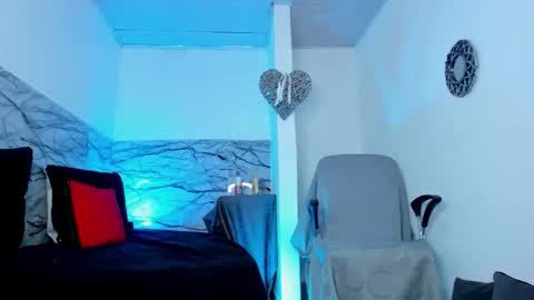 Snapshot of pocahontas921 chatting on 02-07-26, 03:27 Emi online show from 02-07-26, 03:27