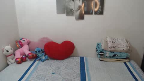 Snapshot of pocahontas_princess__ chatting on 09-18-25, 02:08 Pocahontas online show from 09-18-25, 02:08