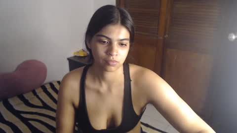 Snapshot of pocahontas_princess__ chatting on 09-21-25, 03:08 Pocahontas online show from 09-21-25, 03:08