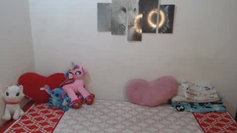 Snapshot of pocahontas_princess__ chatting on 09-24-25, 02:09 Pocahontas online show from 09-24-25, 02:09