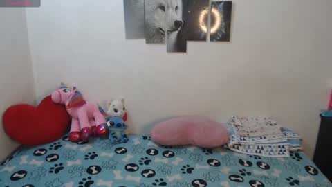 Snapshot of pocahontas_princess__ chatting on 10-07-25, 02:47 Pocahontas online show from 10-07-25, 02:47