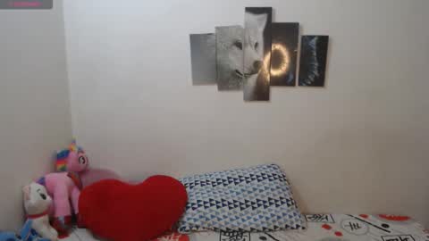 Snapshot of pocahontas_princess__ chatting on 11-05-25, 04:07 Pocahontas online show from 11-05-25, 04:07